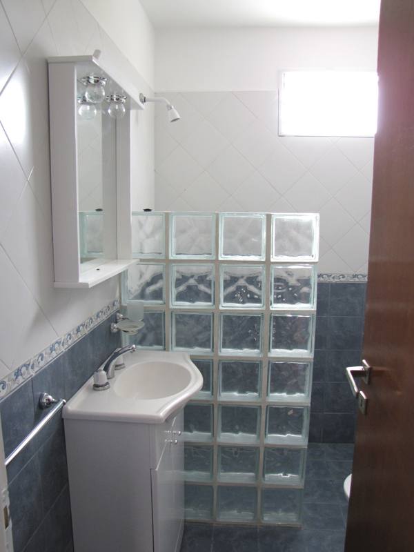 Baño completo con bacha y ducha