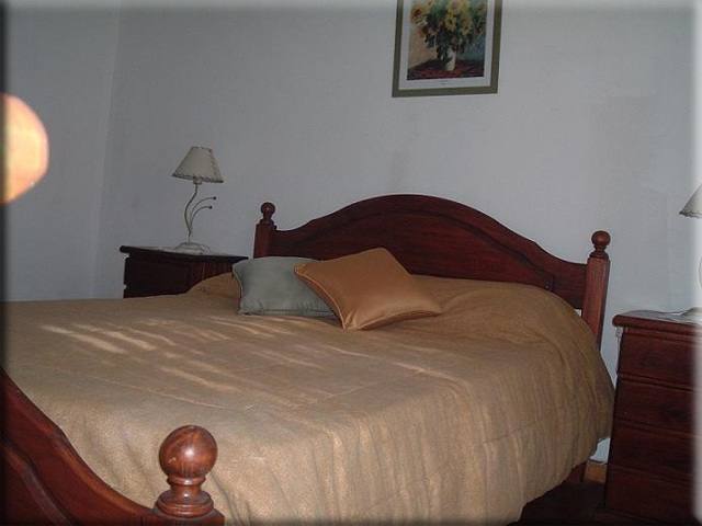 Habitación principal con cama de dos plazas
