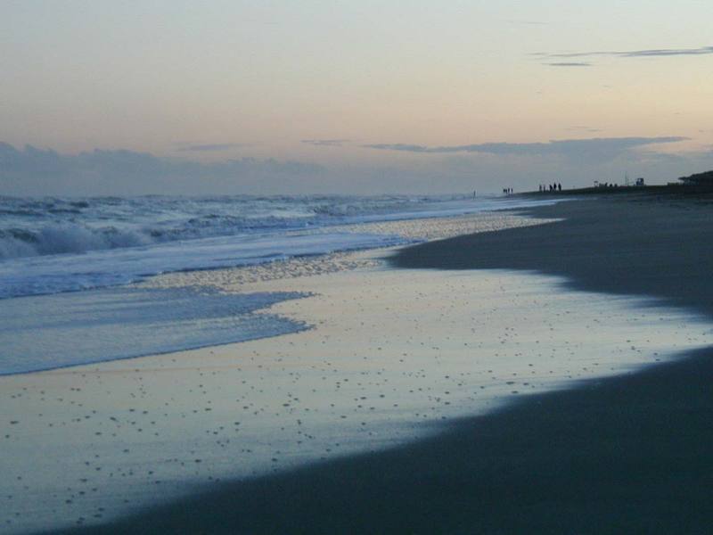 Playa amplia de Valeria del Mar al atardecer